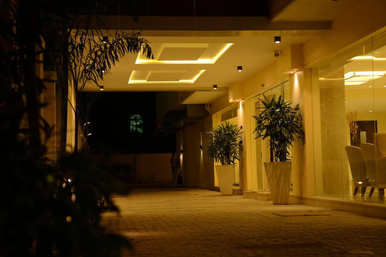 Blu Iris Otel Chennai Dış mekan fotoğraf