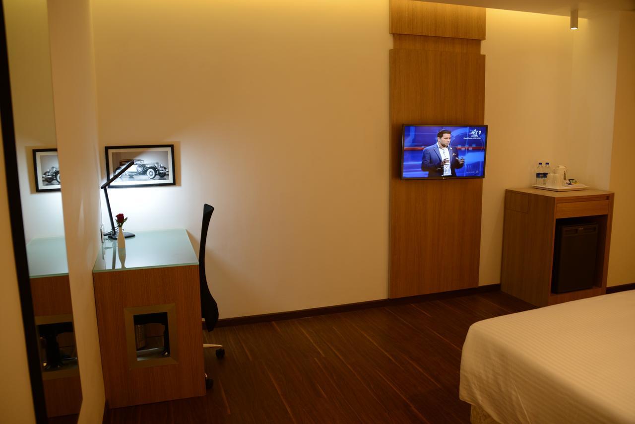 Blu Iris Otel Chennai Dış mekan fotoğraf