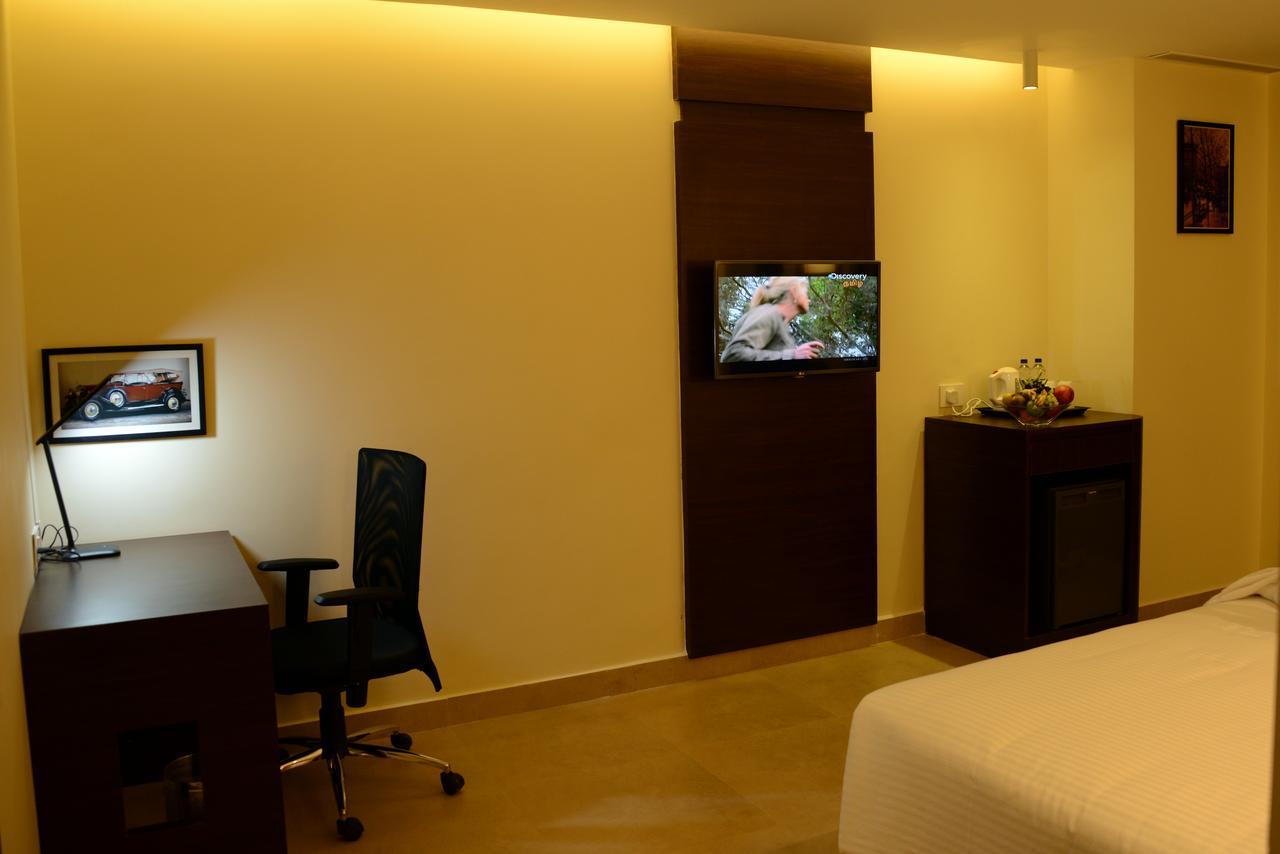 Blu Iris Otel Chennai Dış mekan fotoğraf