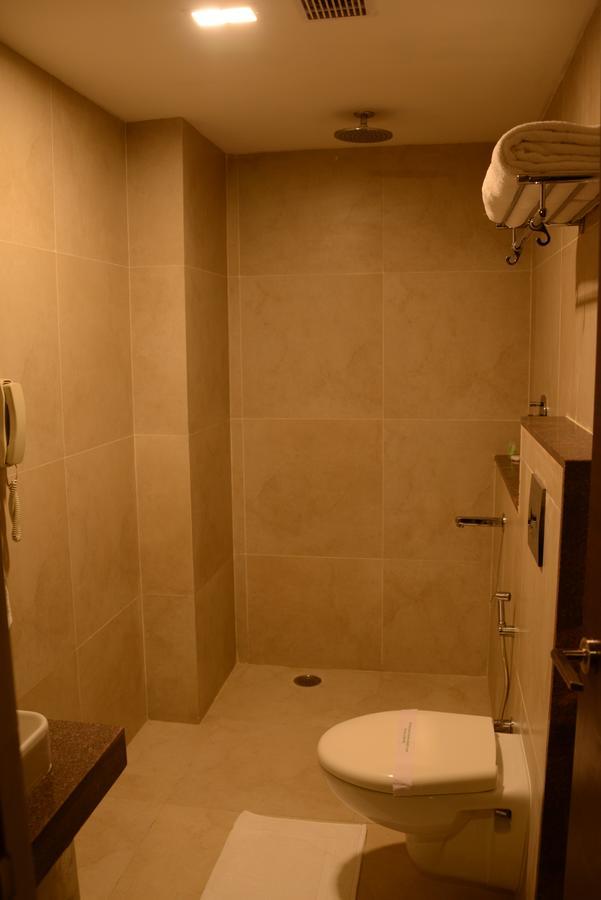 Blu Iris Otel Chennai Dış mekan fotoğraf