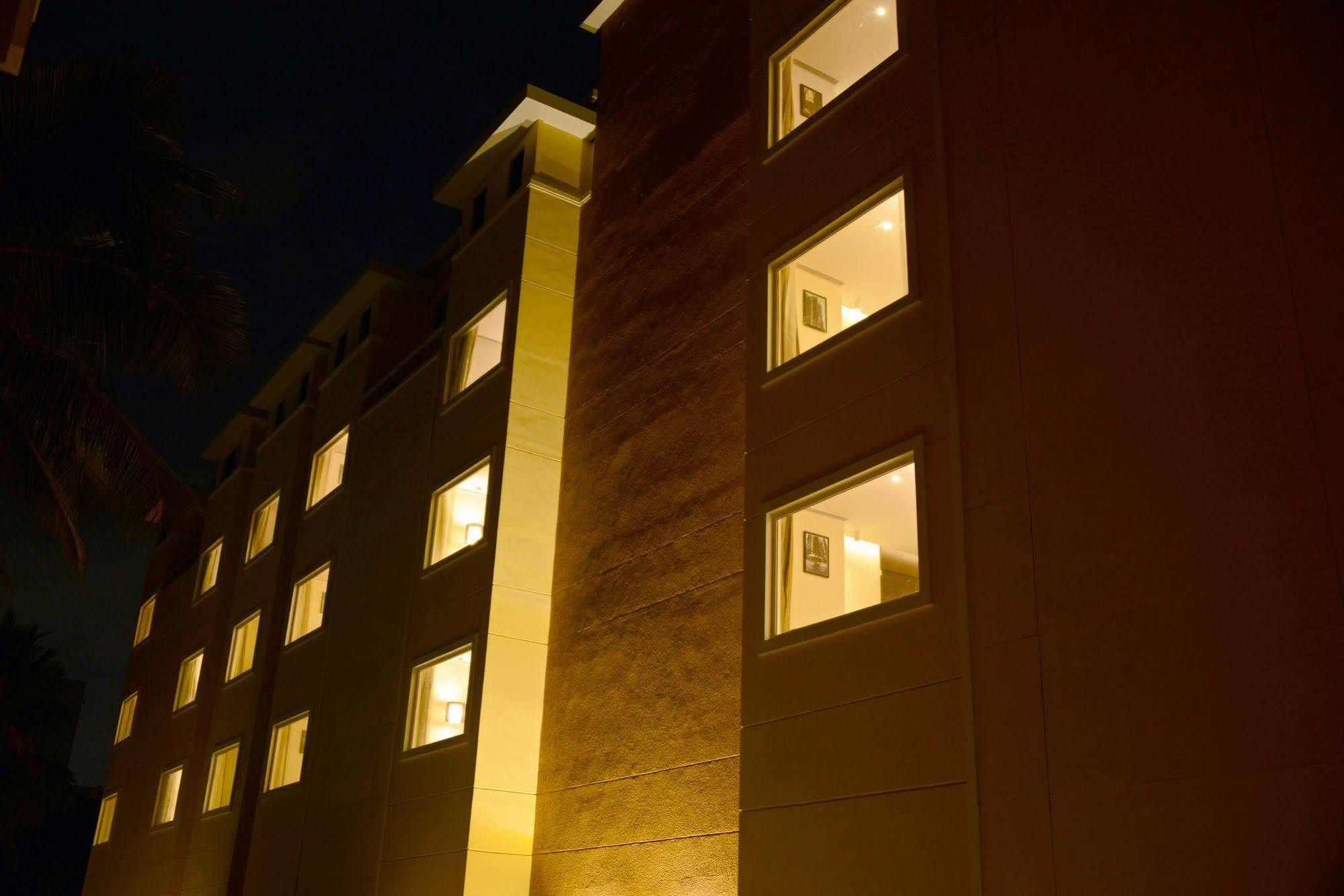 Blu Iris Otel Chennai Dış mekan fotoğraf