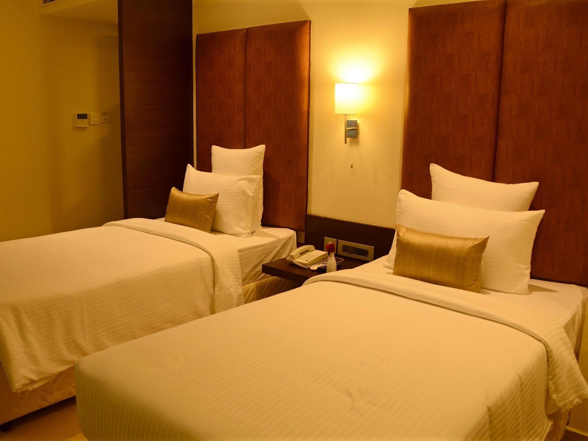Blu Iris Otel Chennai Dış mekan fotoğraf