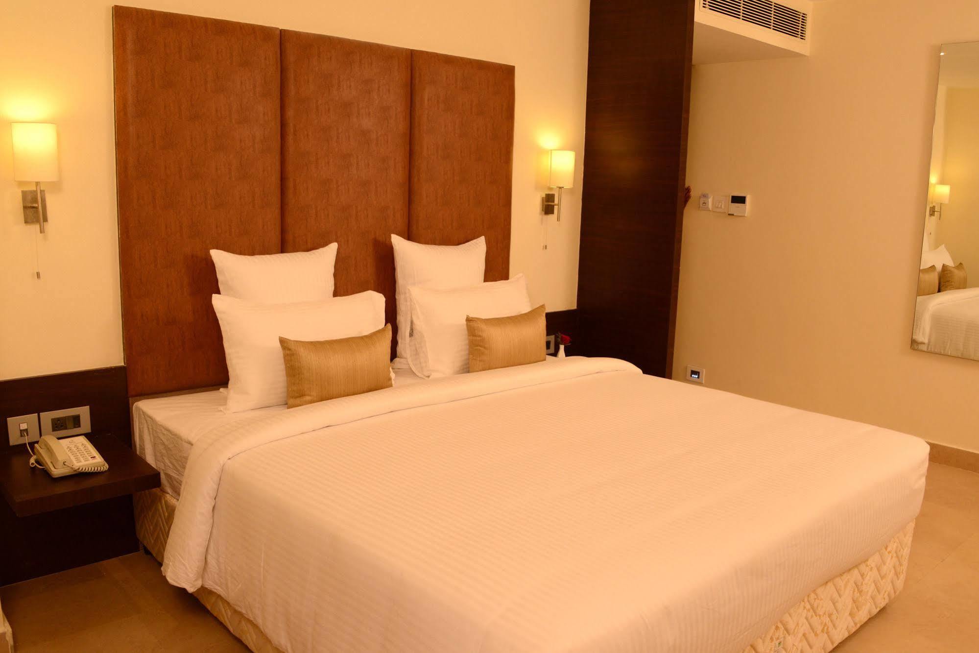 Blu Iris Otel Chennai Dış mekan fotoğraf