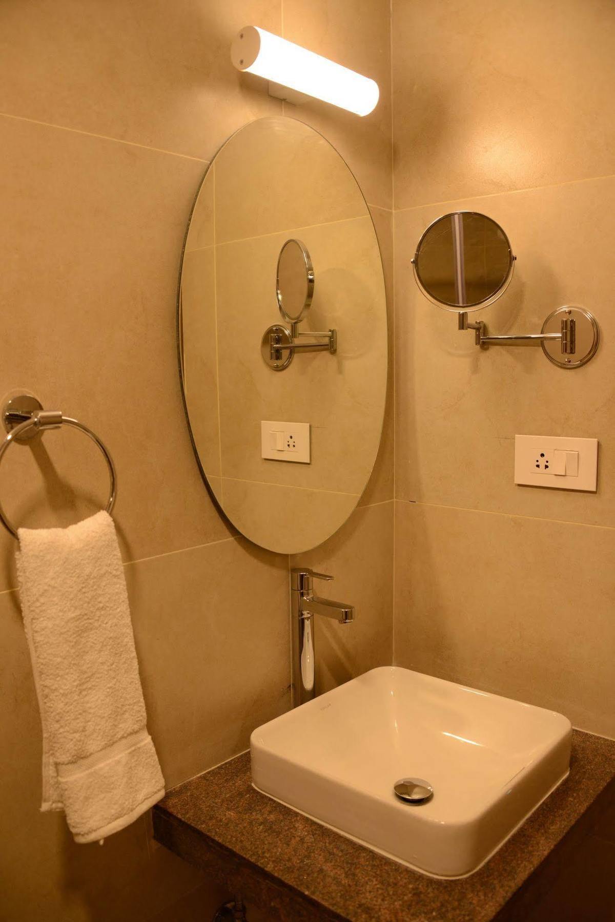 Blu Iris Otel Chennai Dış mekan fotoğraf