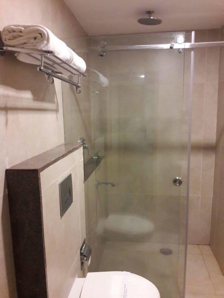 Blu Iris Otel Chennai Dış mekan fotoğraf
