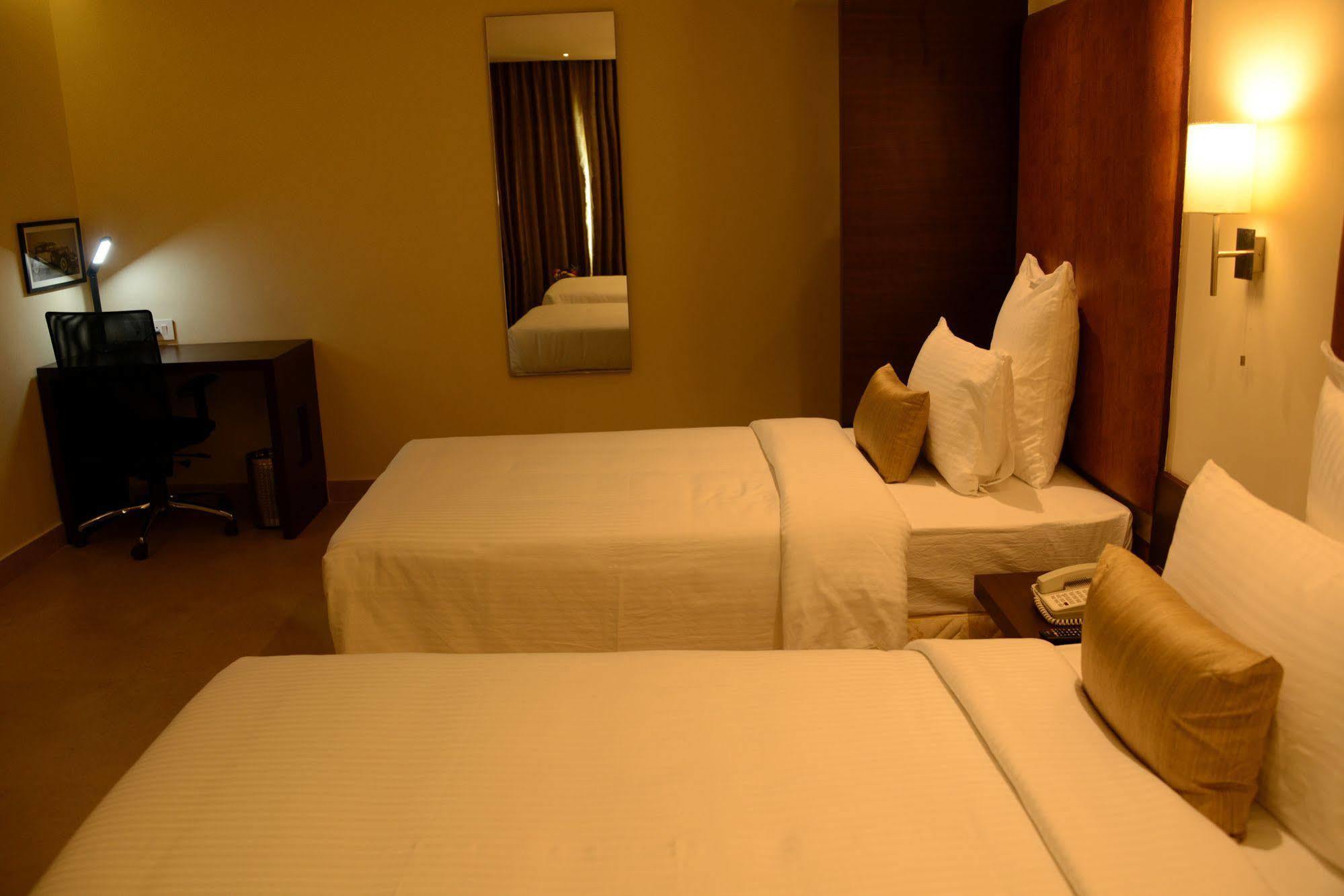 Blu Iris Otel Chennai Dış mekan fotoğraf