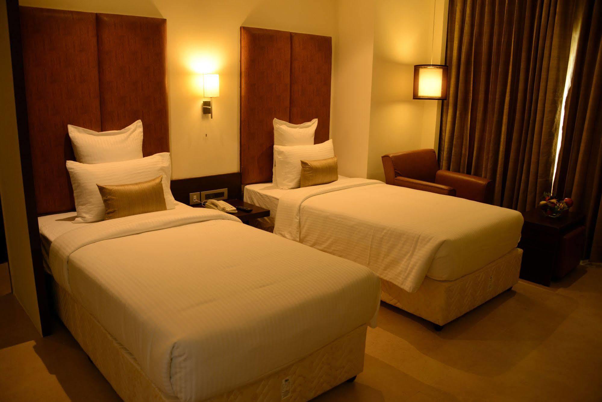 Blu Iris Otel Chennai Dış mekan fotoğraf