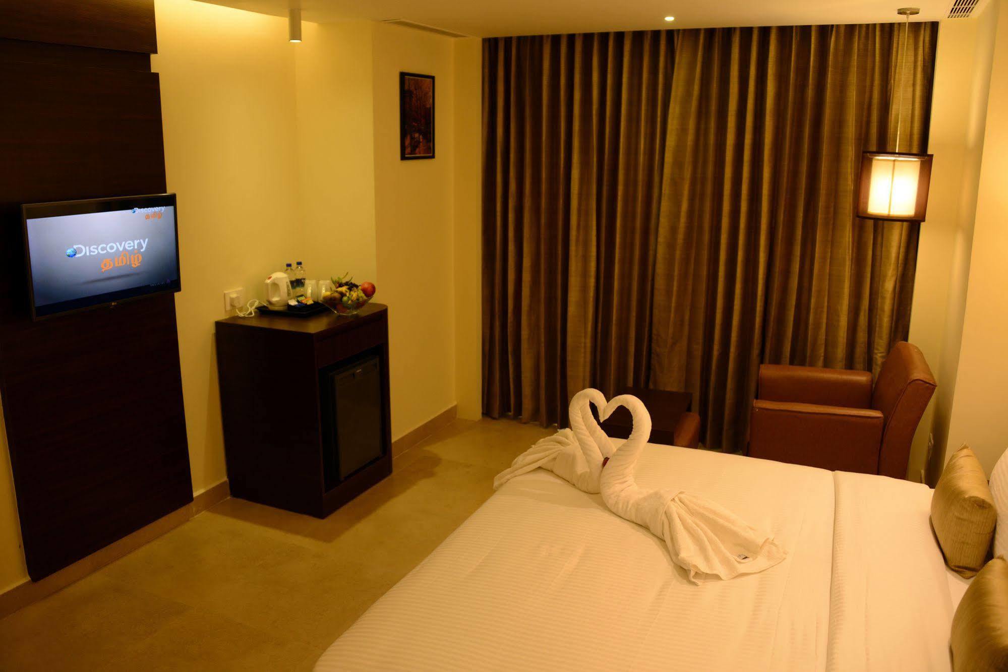 Blu Iris Otel Chennai Dış mekan fotoğraf
