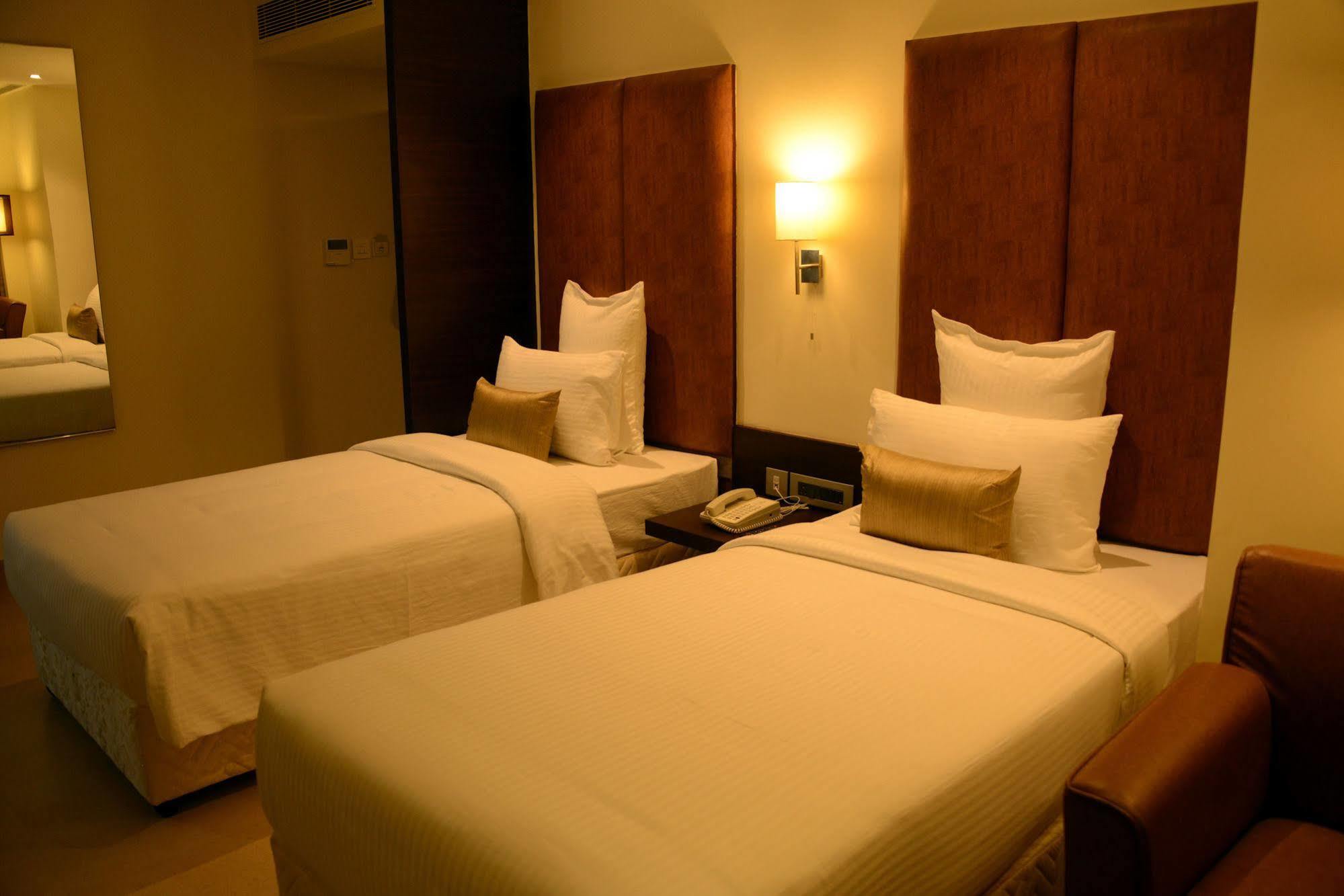 Blu Iris Otel Chennai Dış mekan fotoğraf
