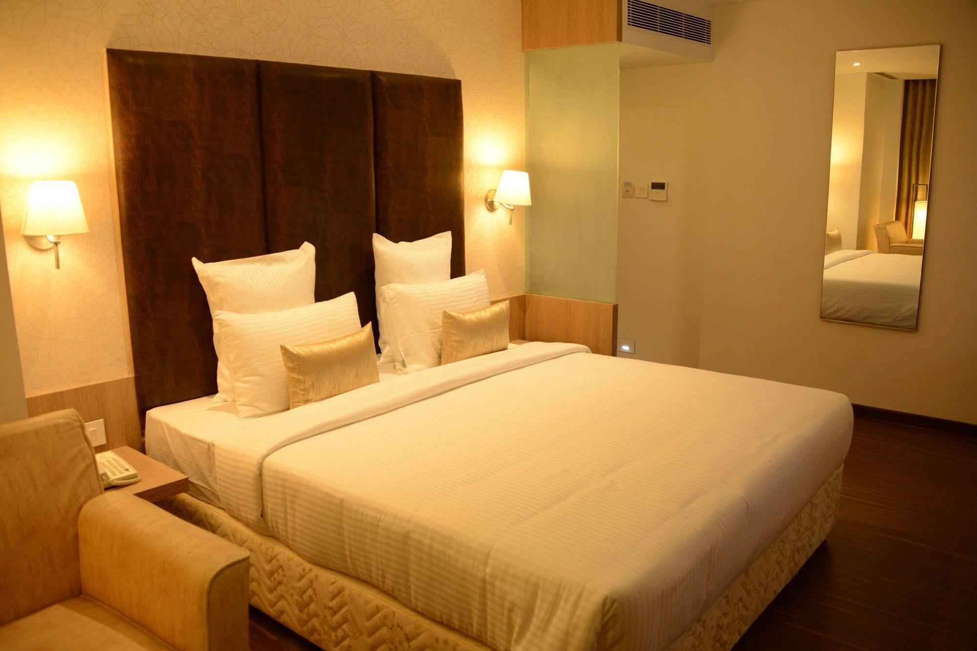 Blu Iris Otel Chennai Dış mekan fotoğraf