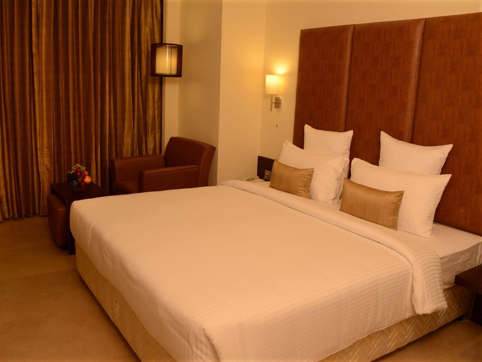 Blu Iris Otel Chennai Dış mekan fotoğraf